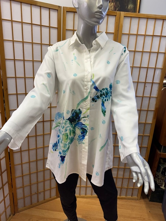 noracora Tops - White Button-Down Shirt with Blue-Green Turtle Print